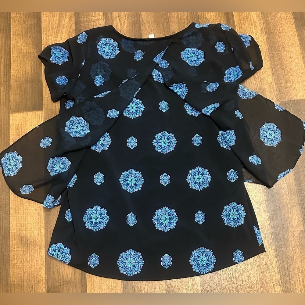 Dana Buchman Black and Blue Short Sleeve Boxy Blouse - Picture 8 of 10